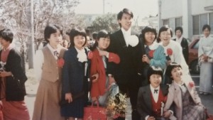 小学校の卒業式での写真。若かったでしょ(^^)