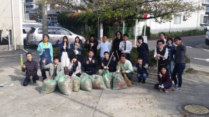 全員での早朝公園清掃も当社の大切なミッションです。